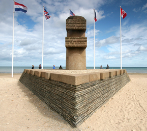 Image : Monument Signal à Bernières-sur-Mer (Juno Beach)